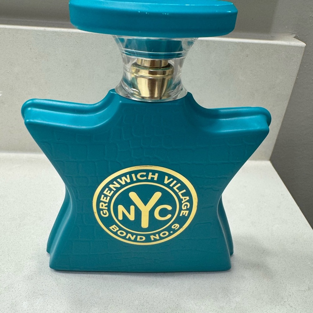 Greenwich Village Perfume - Green

Used several times! Did not like the scent!